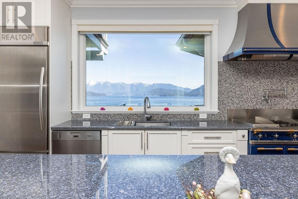 1128 Twin Isle Drive, Gibsons, British Columbia  V0N 1V1 - Photo 5 - R2993240