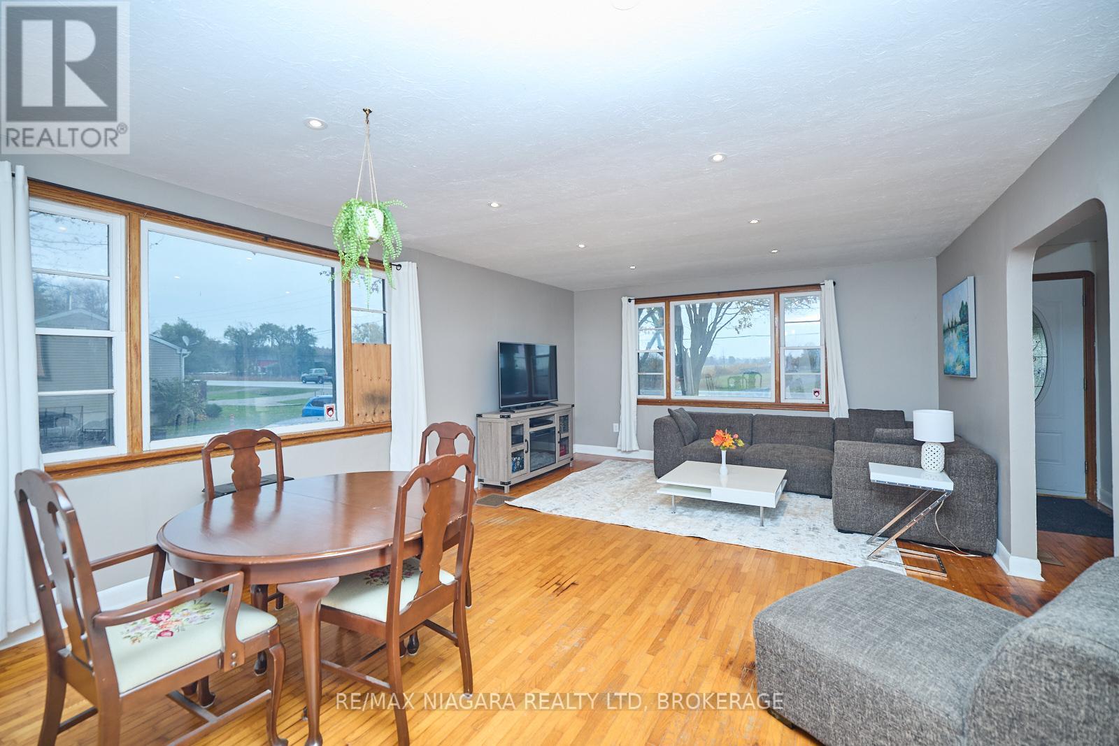 40252 Forks Road, Wainfleet (Marshville/winger), Ontario  L0S 1V0 - Photo 8 - X12206345