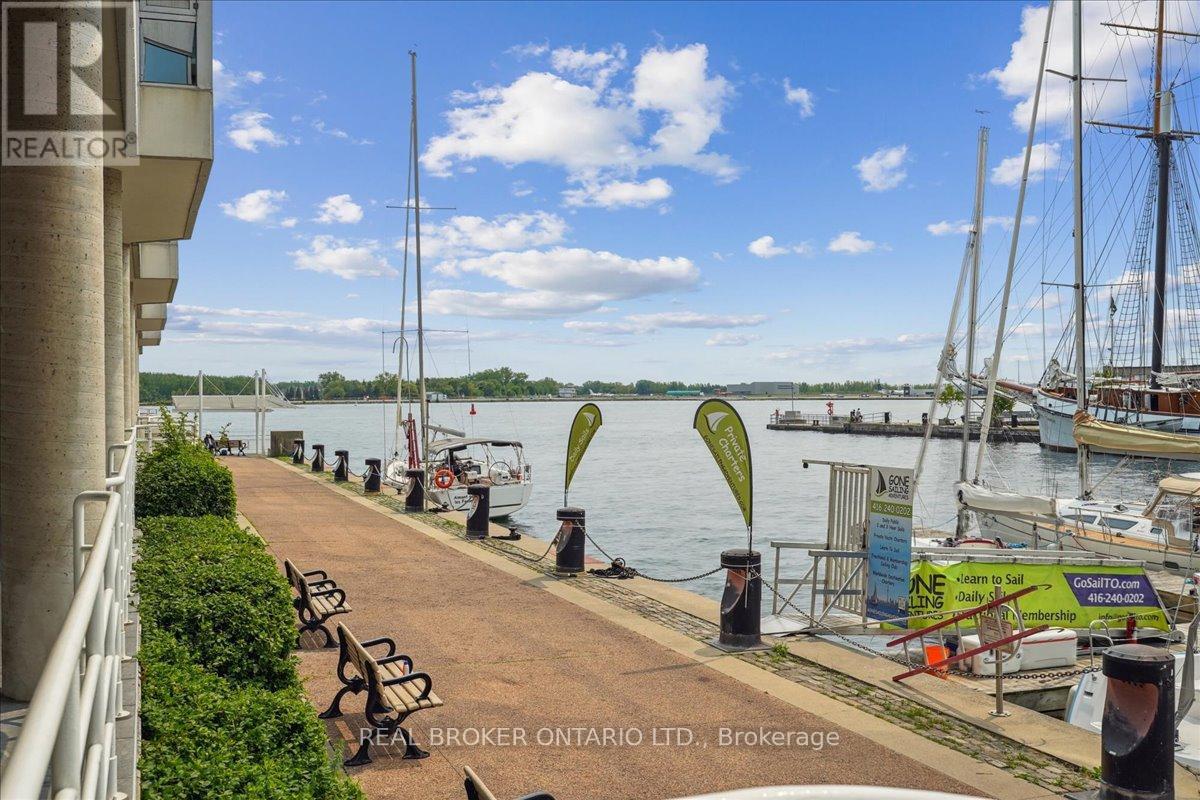 503 - 401 Queens Quay W, Toronto, Ontario  M5V 2Y2 - Photo 11 - C12206101