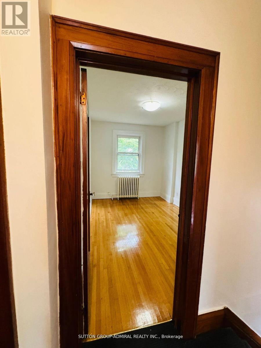 52 Lawrence Avenue E, Toronto, Ontario  M4N 1S3 - Photo 10 - C12206115