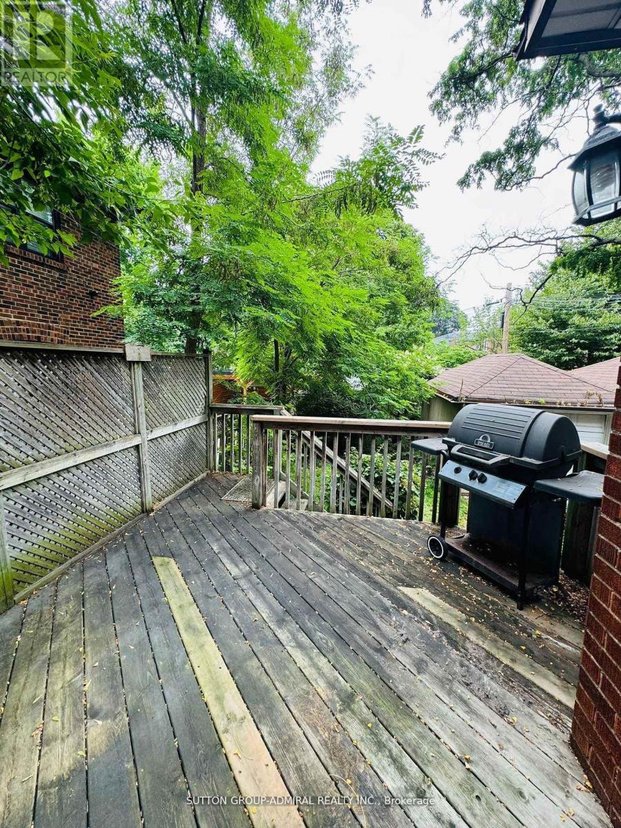 52 Lawrence Avenue E, Toronto, Ontario  M4N 1S3 - Photo 18 - C12206115