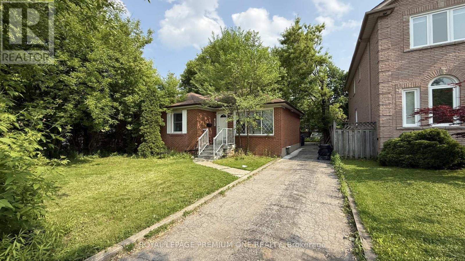 LOWER - 139 MCKEE AVENUE, Toronto, Ontario