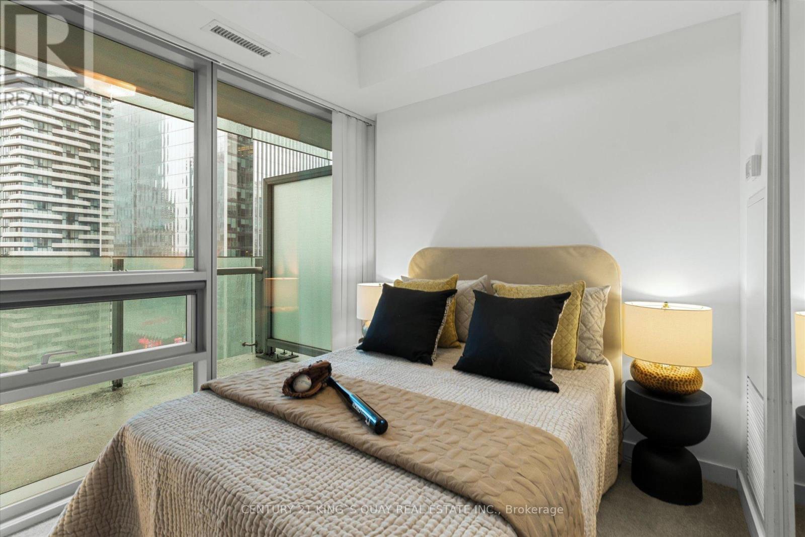 2410 - 12 York Street, Toronto, Ontario  M5J 0A9 - Photo 14 - C12206152
