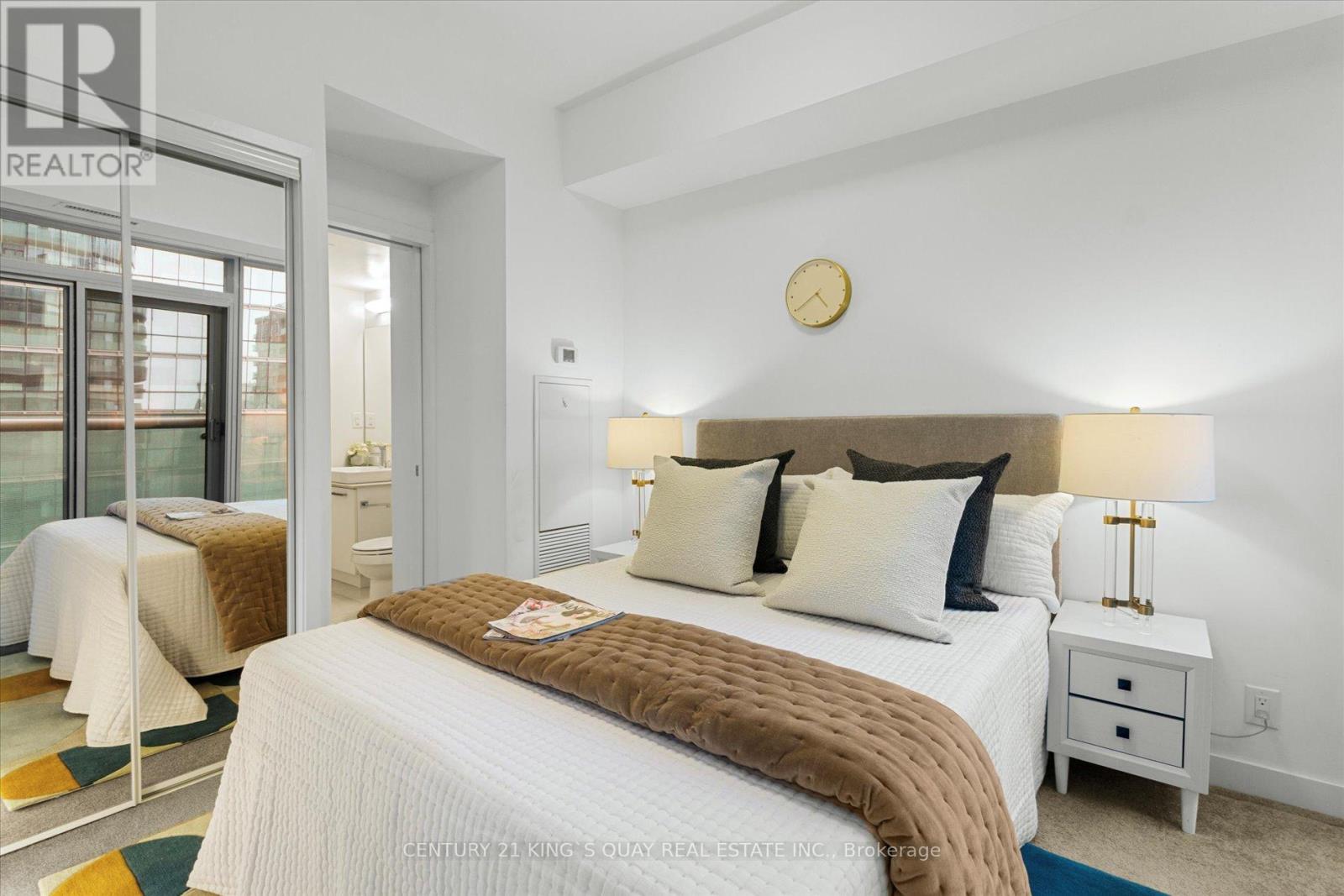 2410 - 12 York Street, Toronto, Ontario  M5J 0A9 - Photo 9 - C12206152
