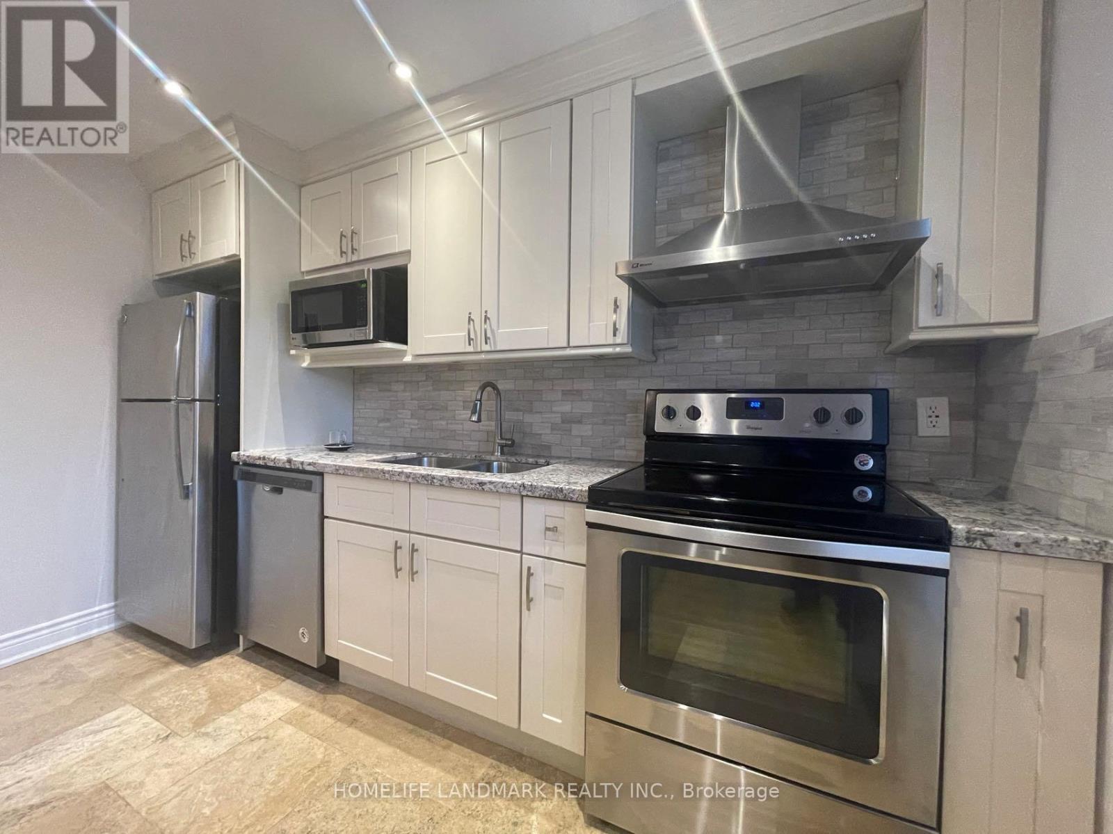 Upper - 40 Rusholme Drive, Toronto, Ontario  M6J 3J9 - Photo 10 - C12206154