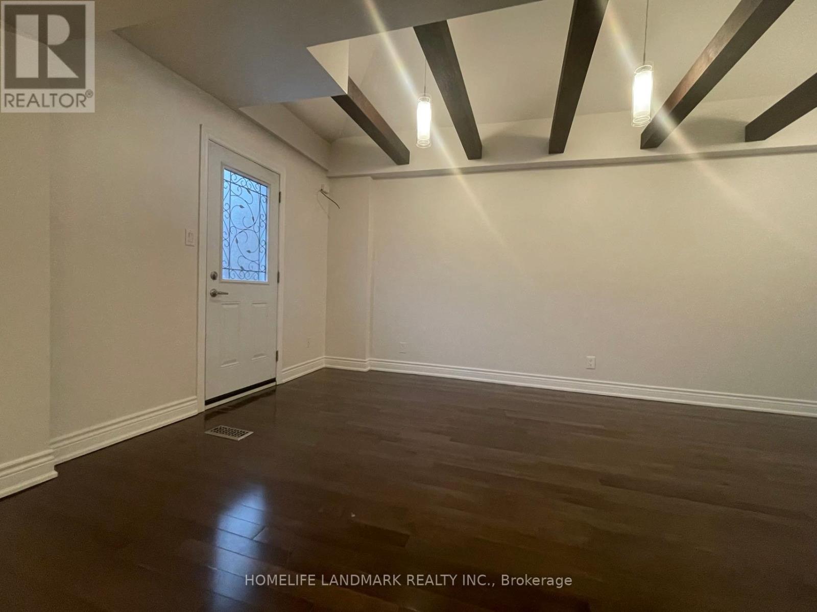Upper - 40 Rusholme Drive, Toronto, Ontario  M6J 3J9 - Photo 11 - C12206154