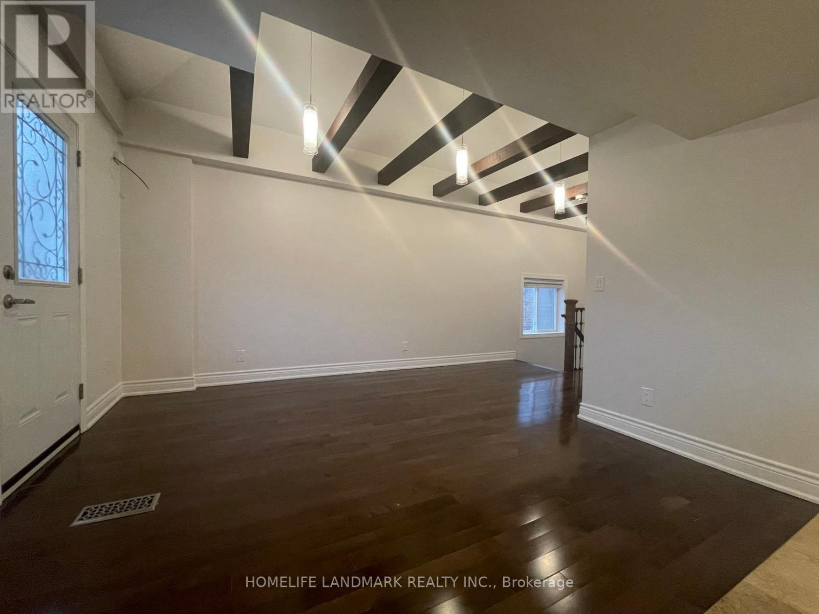 Upper - 40 Rusholme Drive, Toronto, Ontario  M6J 3J9 - Photo 12 - C12206154