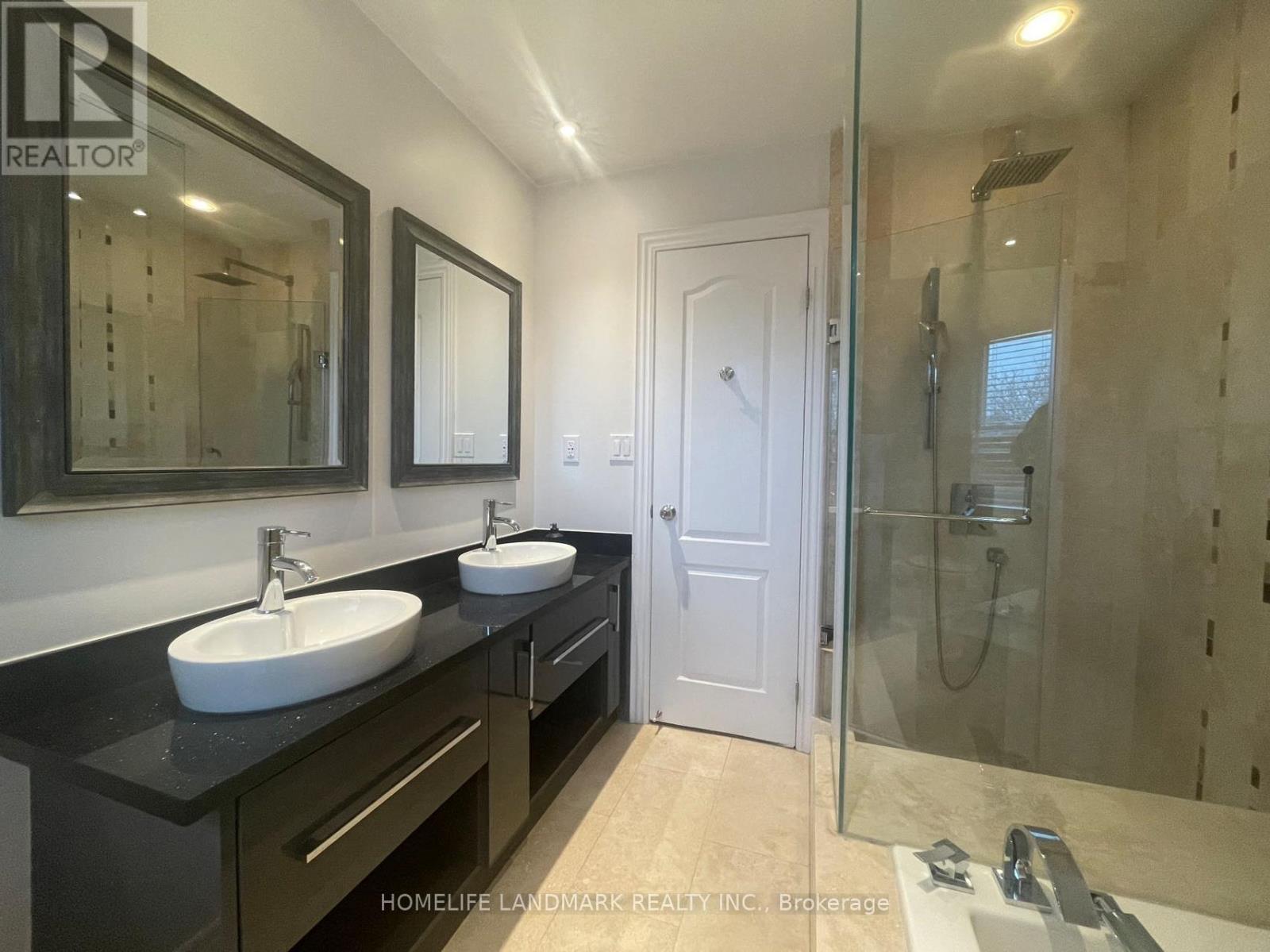 Upper - 40 Rusholme Drive, Toronto, Ontario  M6J 3J9 - Photo 16 - C12206154