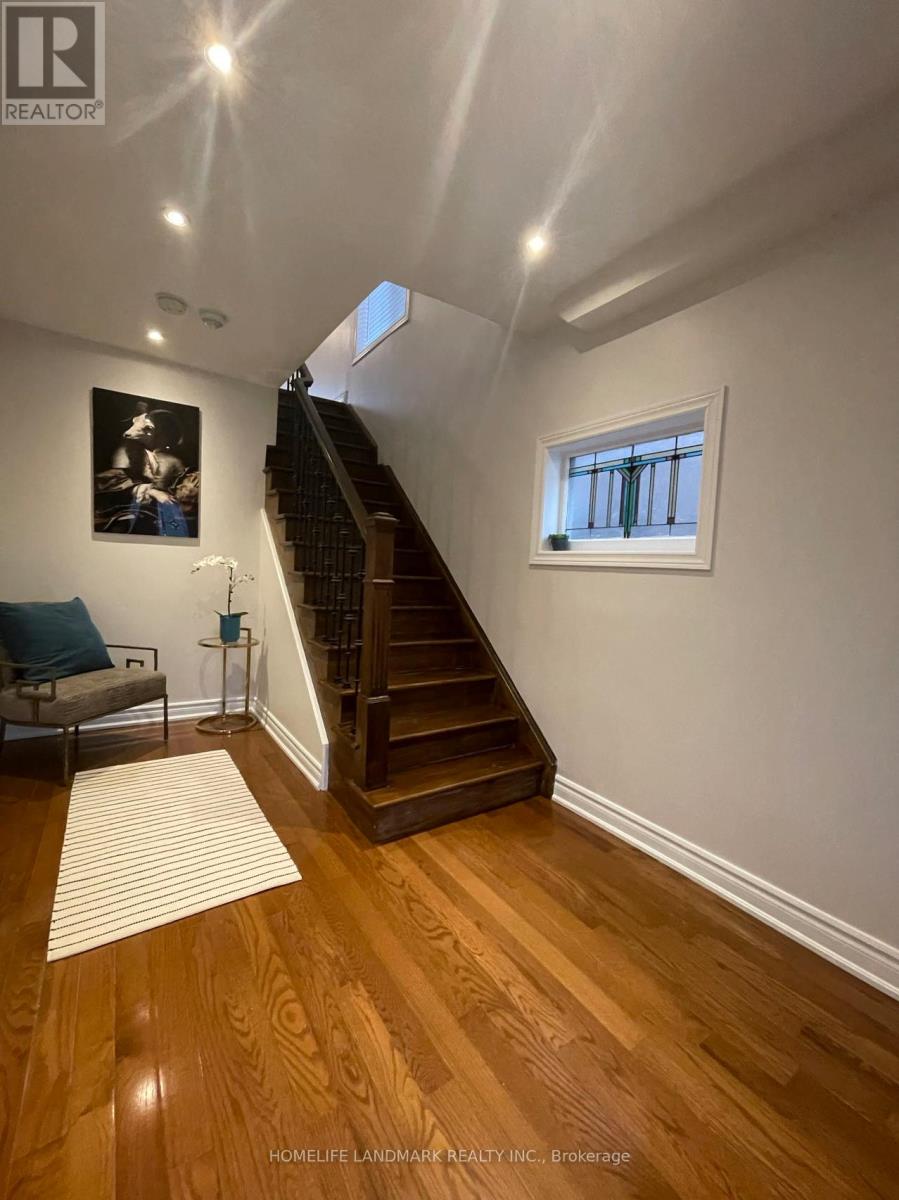 Upper - 40 Rusholme Drive, Toronto, Ontario  M6J 3J9 - Photo 2 - C12206154