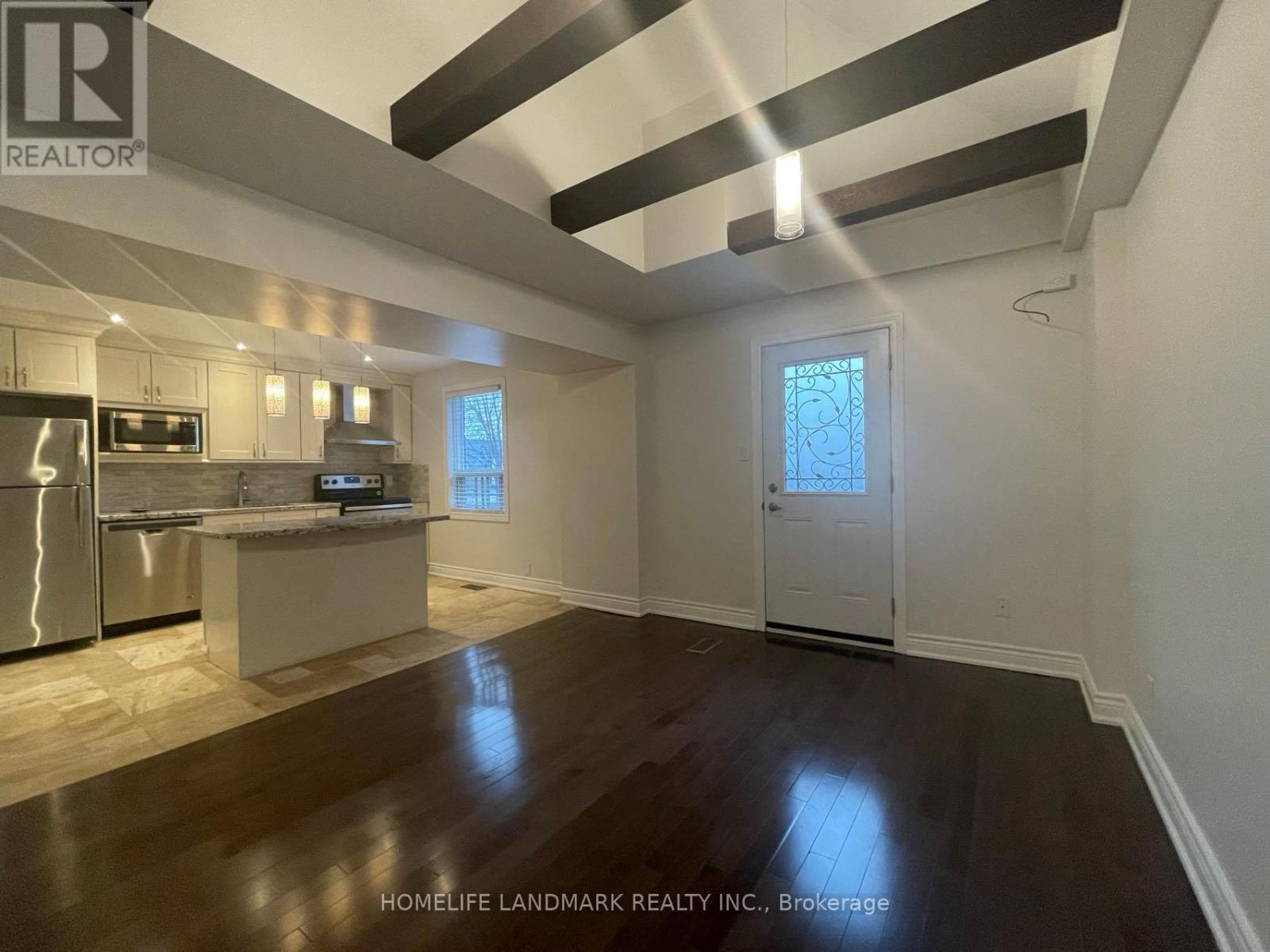 Upper - 40 Rusholme Drive, Toronto, Ontario  M6J 3J9 - Photo 6 - C12206154