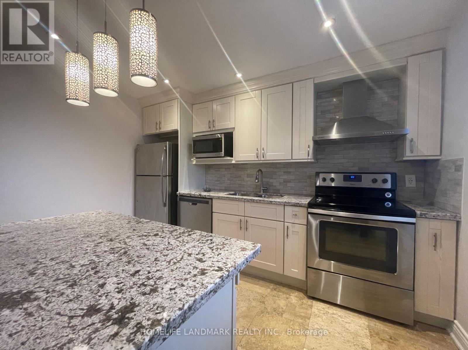 Upper - 40 Rusholme Drive, Toronto, Ontario  M6J 3J9 - Photo 9 - C12206154