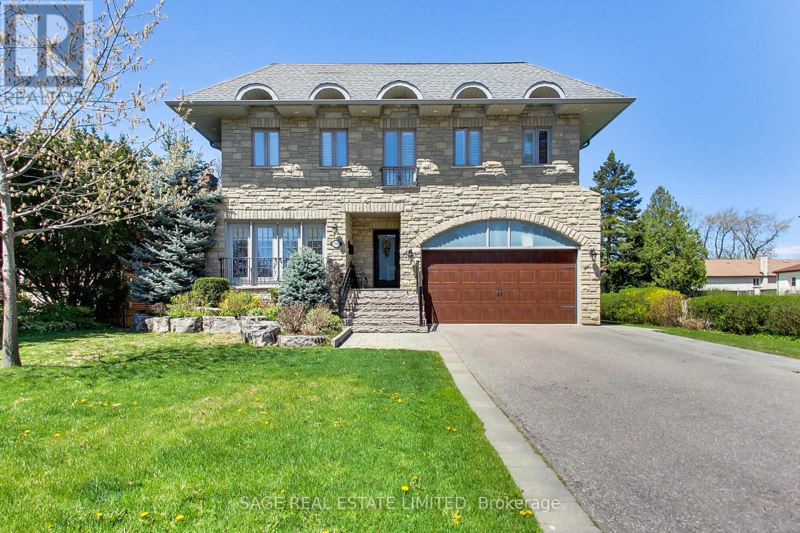 108 Madawaska Avenue, Toronto (Newtonbrook East), Ontario  M2M 2R4 - Photo 1 - C12206176