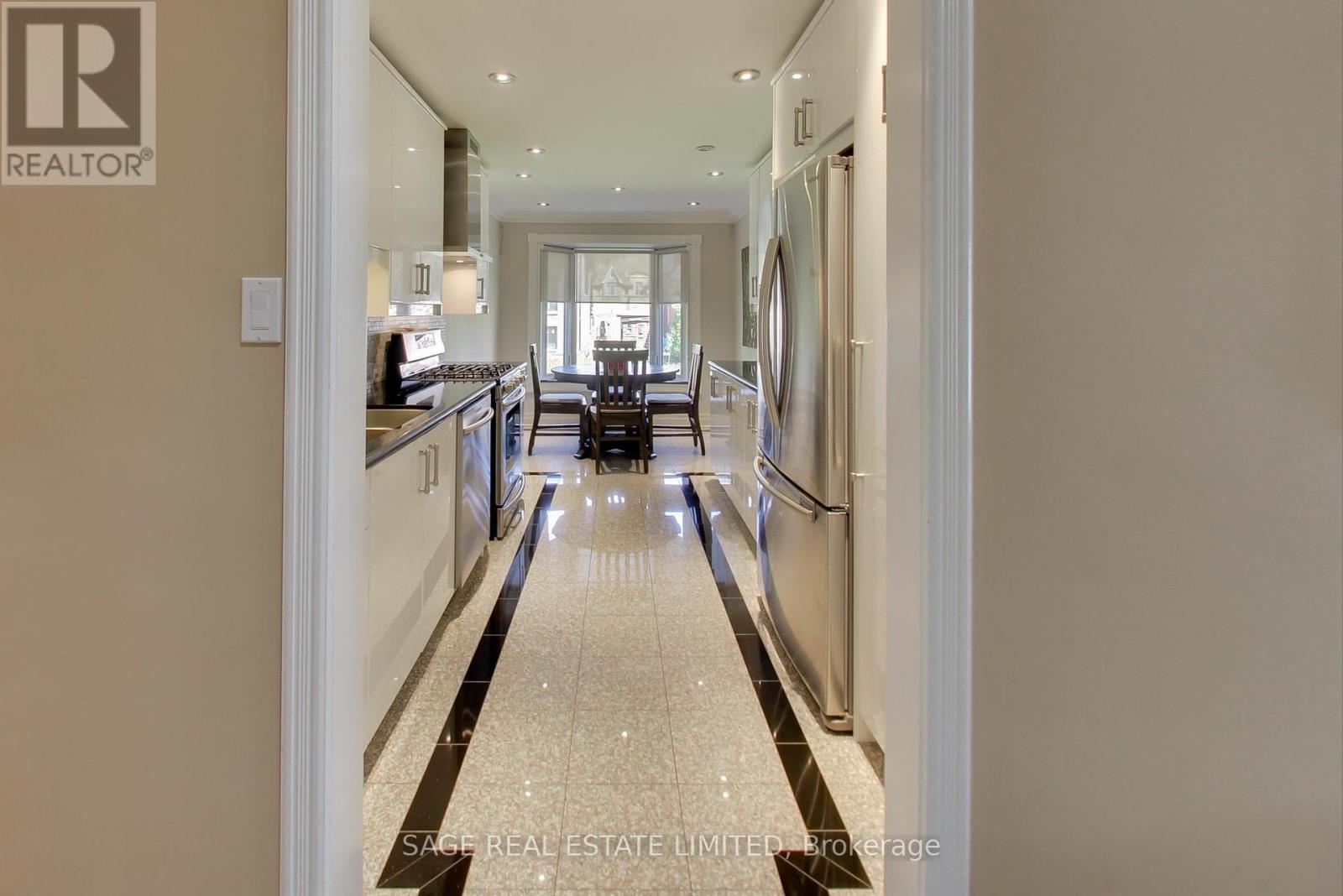 108 Madawaska Avenue, Toronto (Newtonbrook East), Ontario  M2M 2R4 - Photo 10 - C12206176