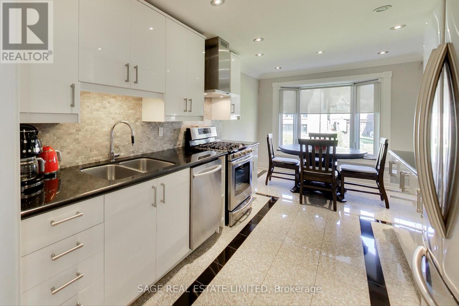 108 Madawaska Avenue, Toronto, Ontario  M2M 2R4 - Photo 11 - C12206176