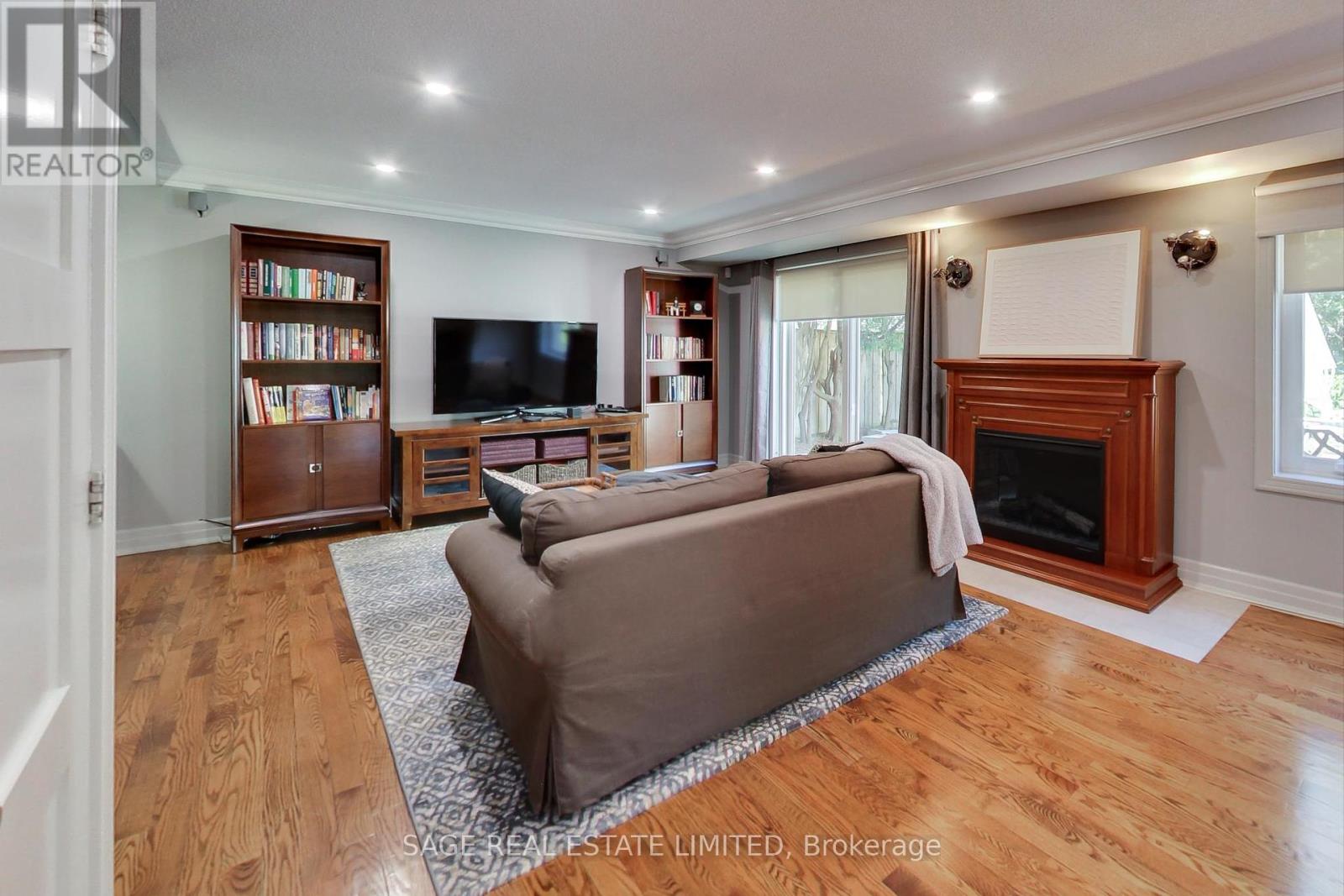 108 Madawaska Avenue, Toronto, Ontario  M2M 2R4 - Photo 15 - C12206176
