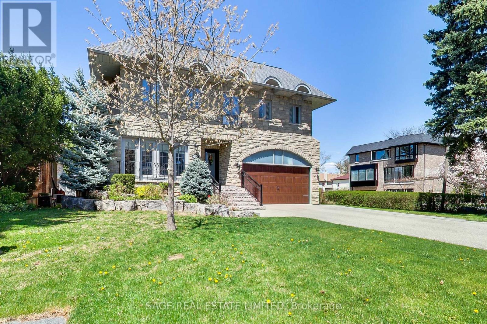 108 Madawaska Avenue, Toronto, Ontario  M2M 2R4 - Photo 2 - C12206176