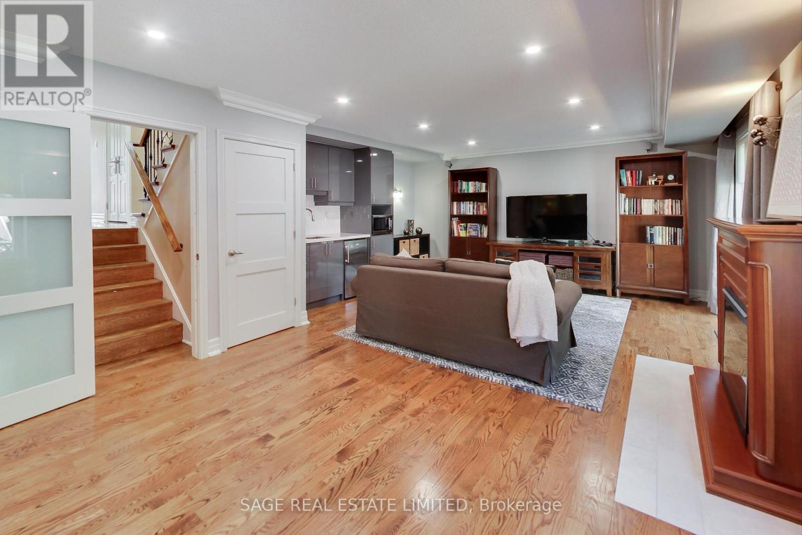 108 Madawaska Avenue, Toronto, Ontario  M2M 2R4 - Photo 20 - C12206176