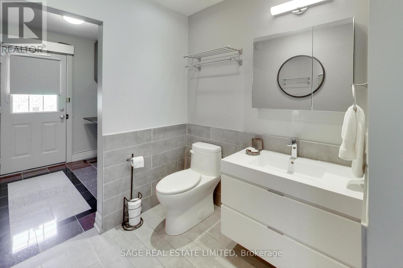108 Madawaska Avenue, Toronto, Ontario  M2M 2R4 - Photo 22 - C12206176