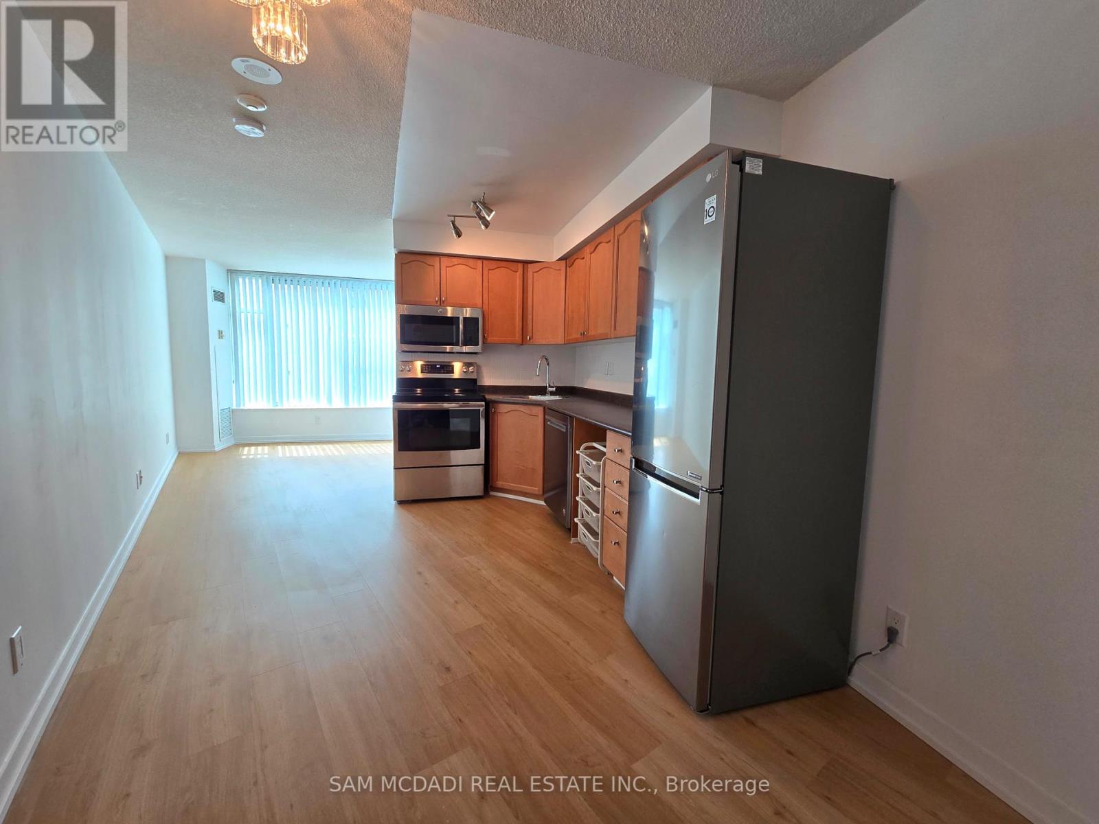 721 - 650 Queens Quay W, Toronto, Ontario  M5V 3N2 - Photo 2 - C12206179