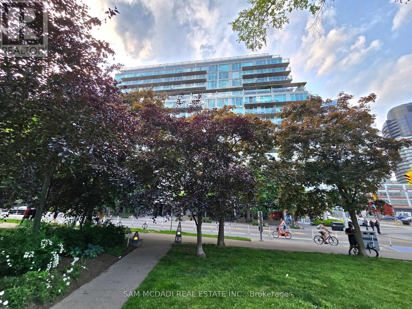 721 - 650 Queens Quay W, Toronto, Ontario  M5V 3N2 - Photo 6 - C12206179
