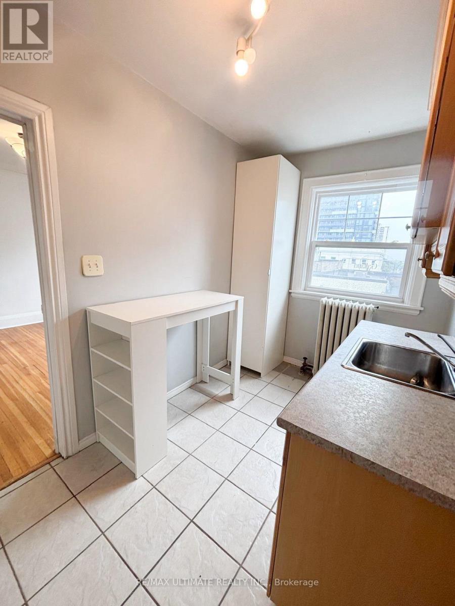 5 - 20 Roselawn Avenue, Toronto, Ontario  M4R 1E4 - Photo 3 - C12206180