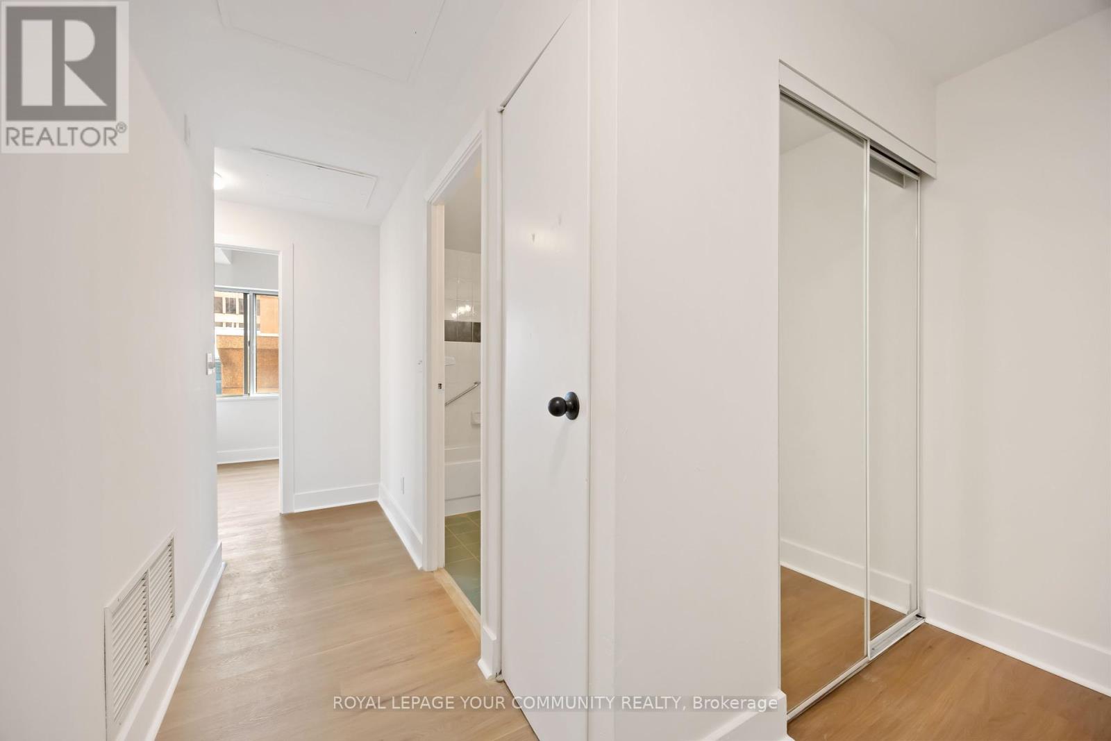 902 - 1901 Yonge Street, Toronto, Ontario  M4S 1Y6 - Photo 2 - C12206182