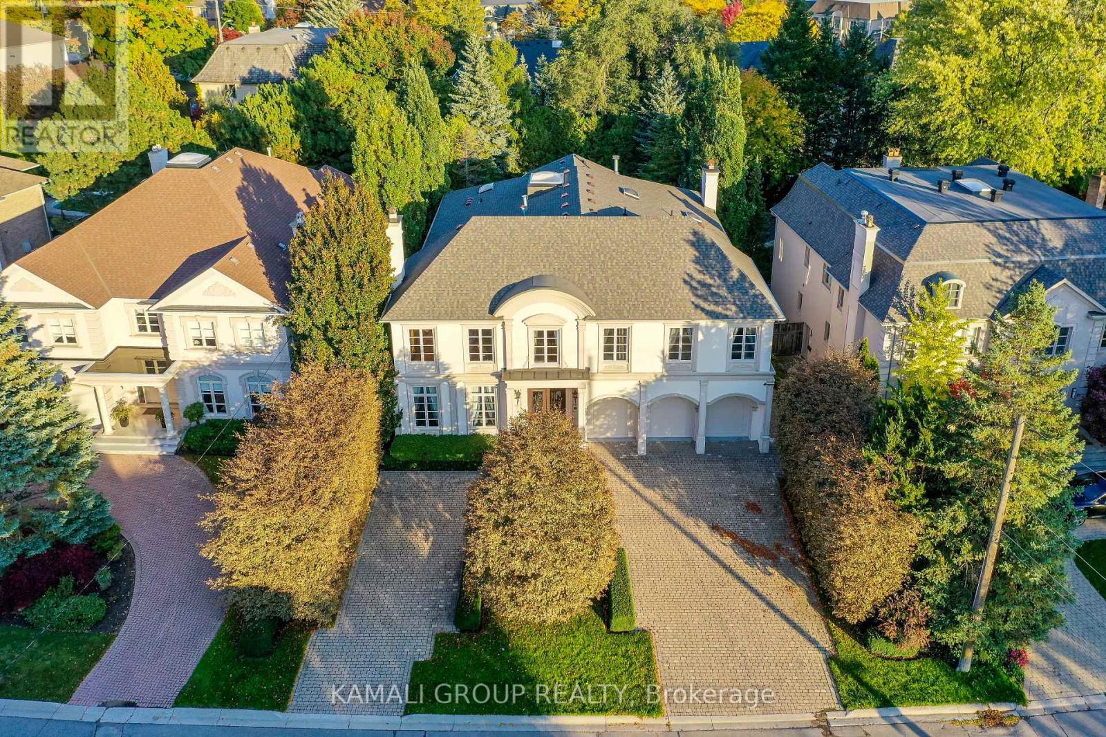 39 ROLLSCOURT DRIVE, Toronto, Ontario