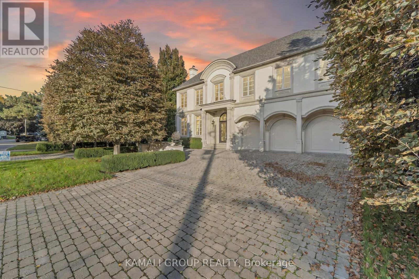 39 Rollscourt Drive, Toronto, Ontario  M2L 1X6 - Photo 2 - C12206210