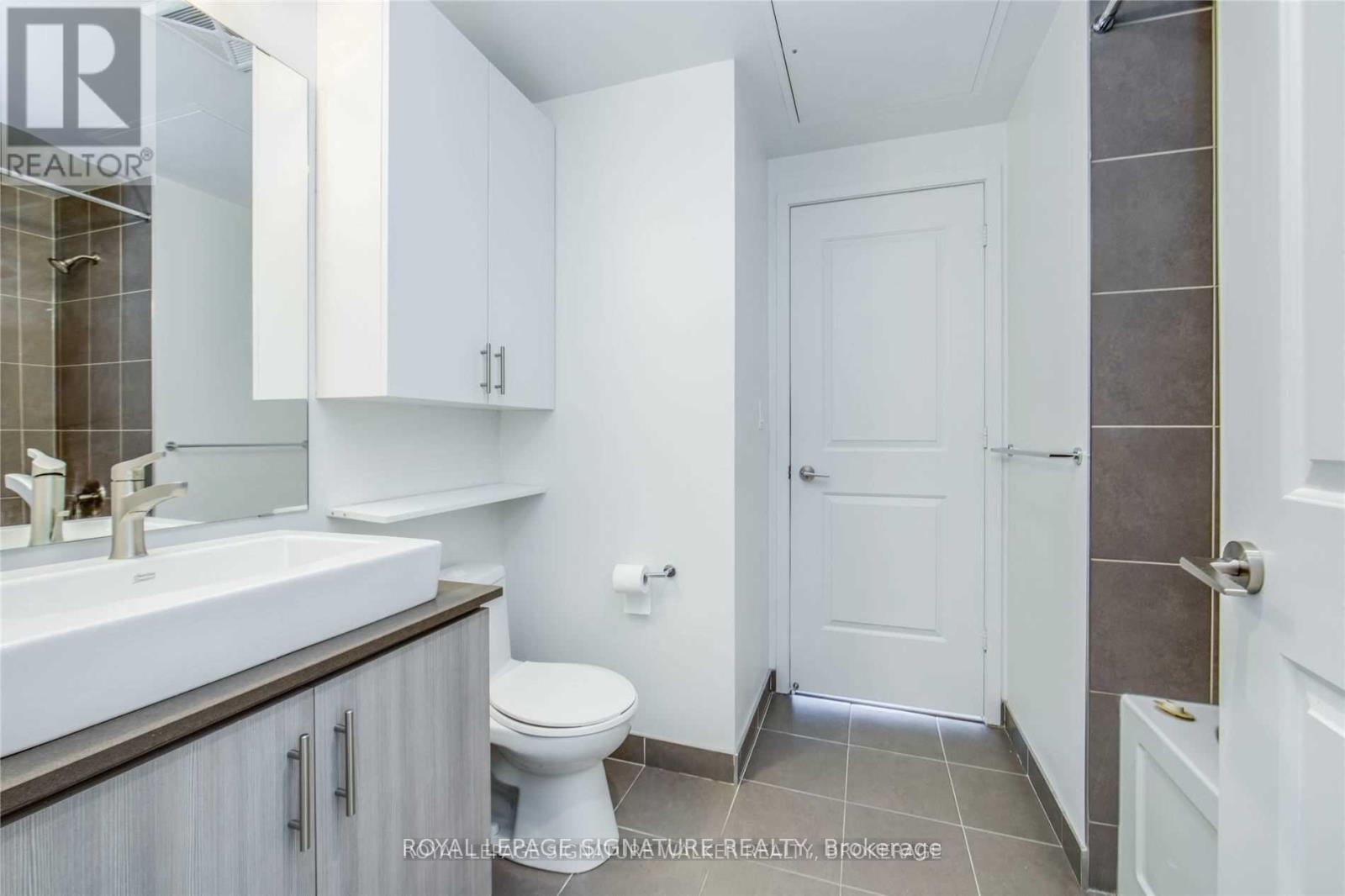 2101 - 1 The Esplanade Drive, Toronto (Waterfront Communities), Ontario  M5E 0A8 - Photo 16 - C12206214