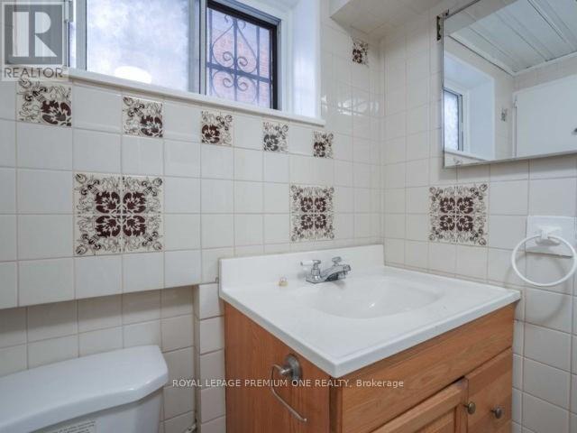 Entire Property - 139 Mckee Avenue, Toronto, Ontario  M2N 4C5 - Photo 4 - C12206220