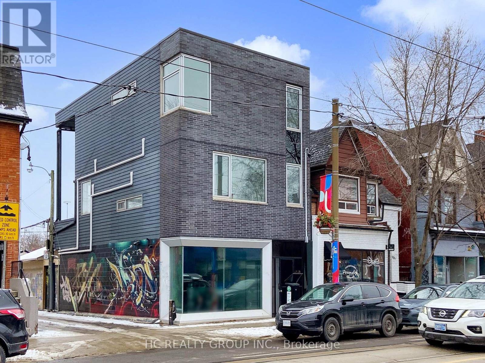 899 DUNDAS STREET W, Toronto, Ontario