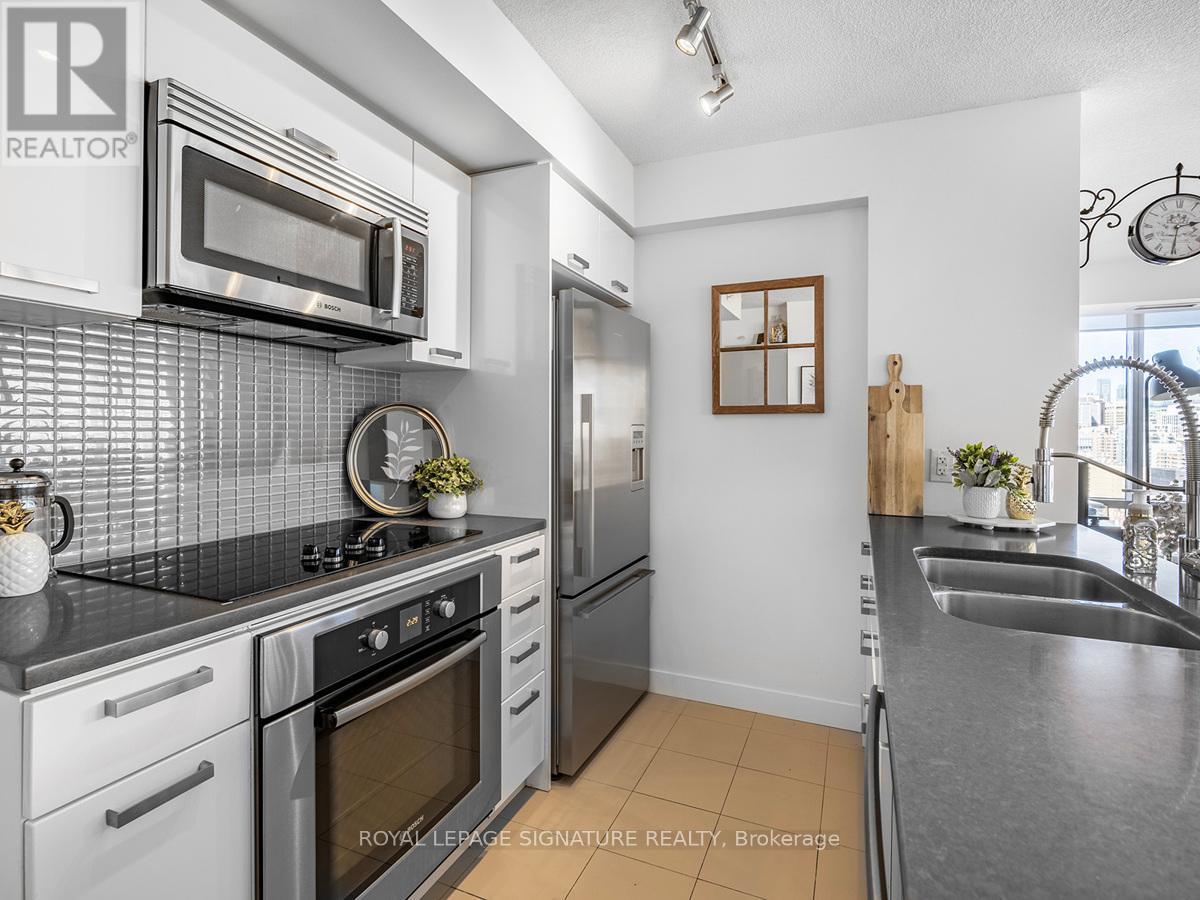 1804 - 295 Adelaide Street W, Toronto, Ontario  M5V 0L4 - Photo 11 - C12206247