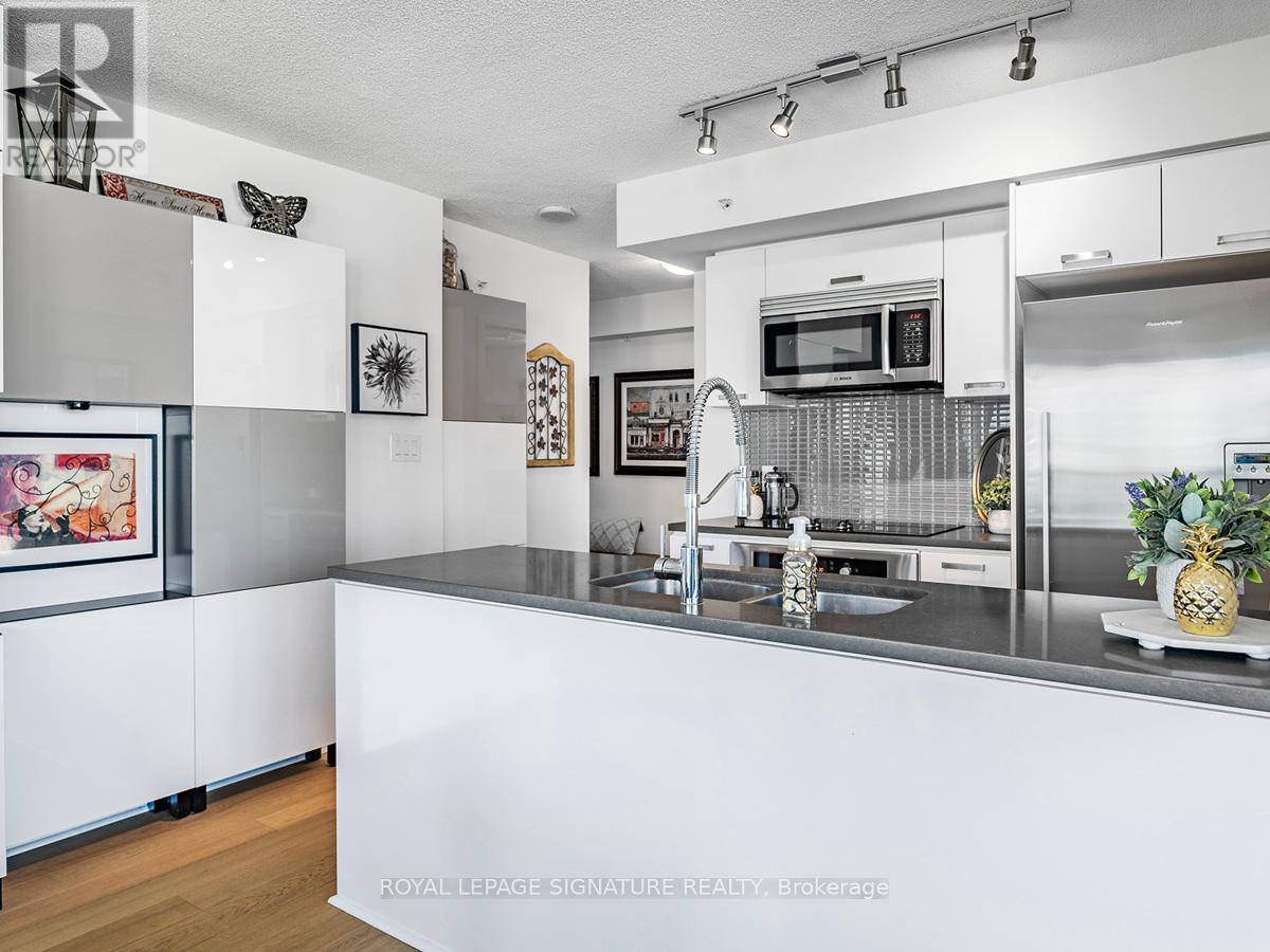 1804 - 295 Adelaide Street W, Toronto, Ontario  M5V 0L4 - Photo 12 - C12206247