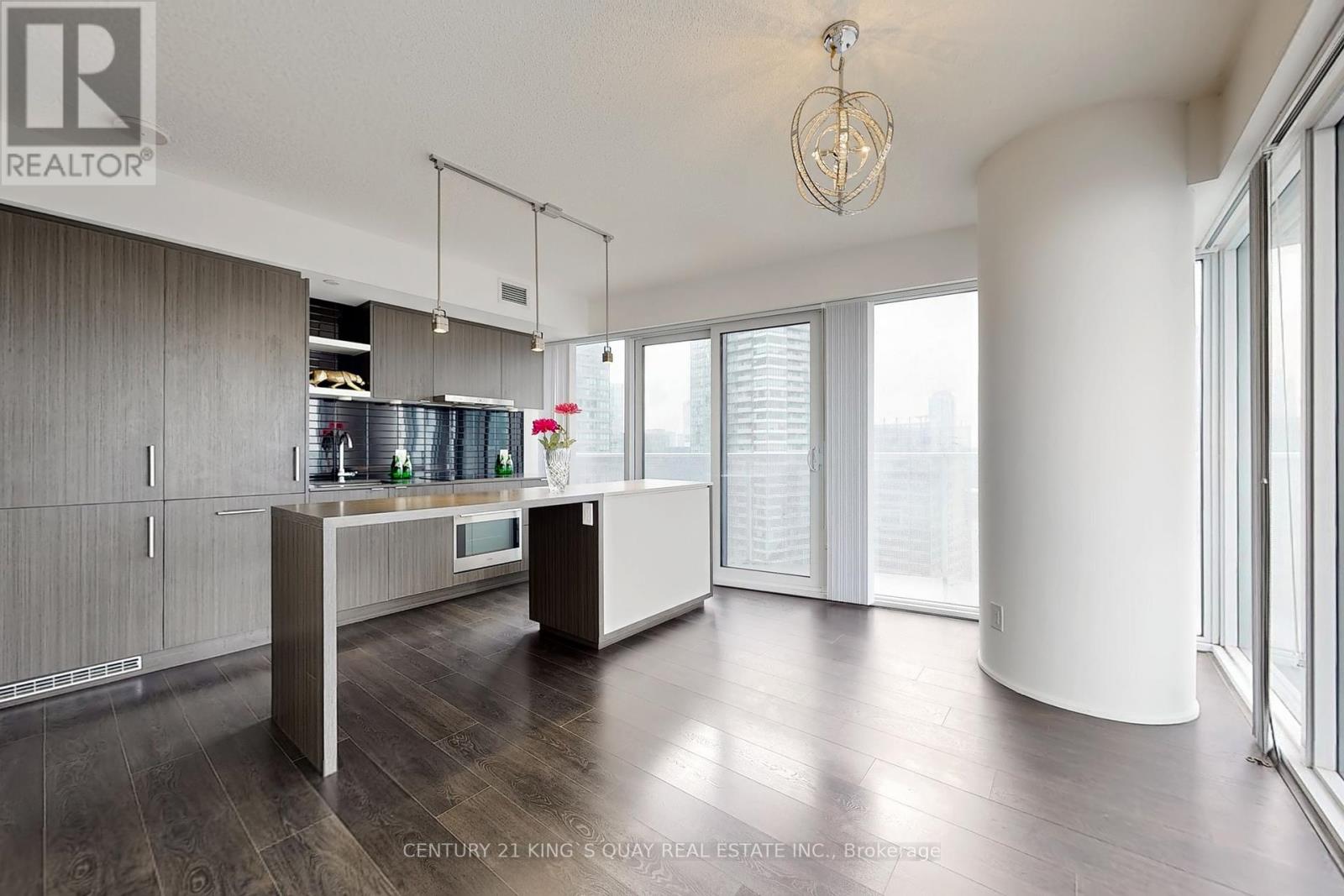 4204 - 88 Harbour Street, Toronto (Waterfront Communities), Ontario  M5J 0C3 - Photo 8 - C12206269