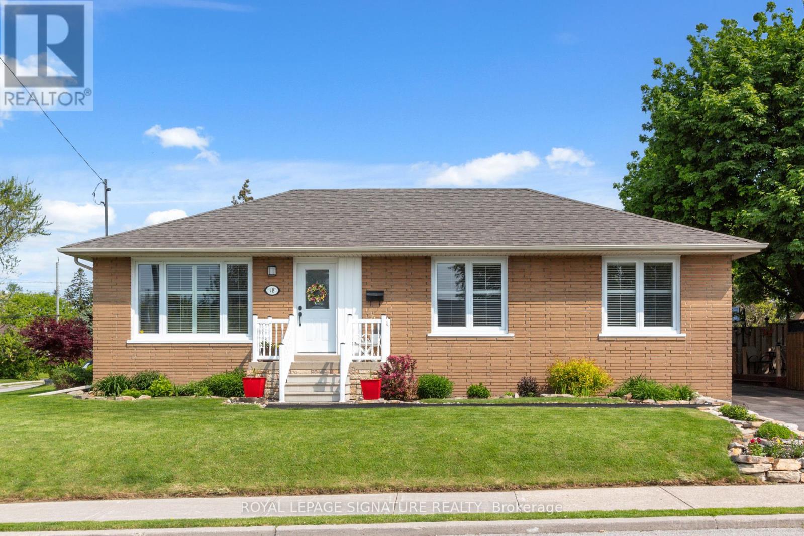 18 Lupin Drive, Toronto, Ontario  M1R 4X3 - Photo 2 - E12206174