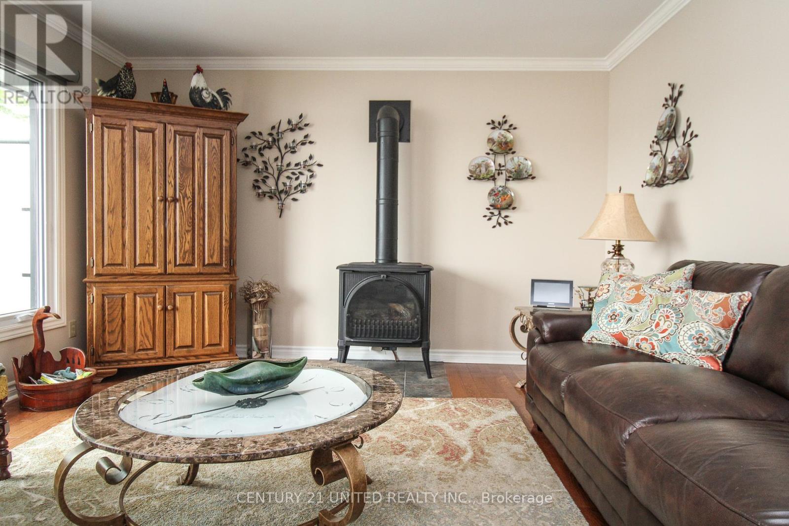 Property at 219 ARNOTT DRIVE image 3