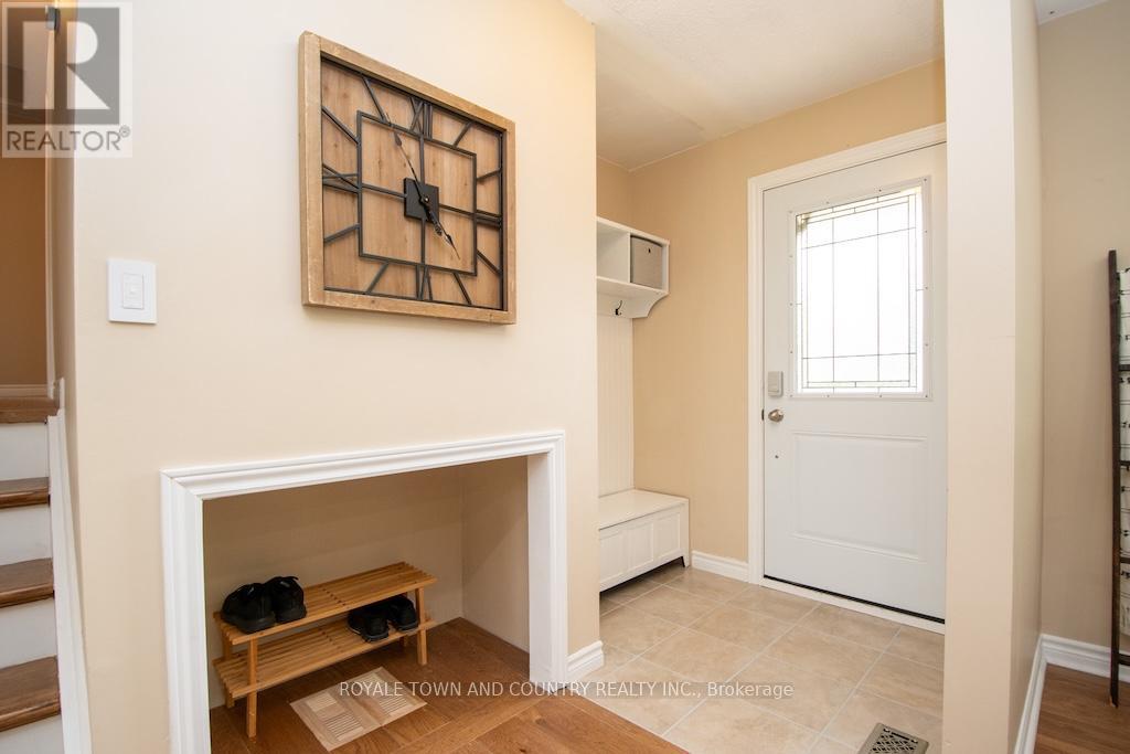 15 Janet Drive, Kawartha Lakes, Ontario  L0B 1K0 - Photo 3 - X12206320
