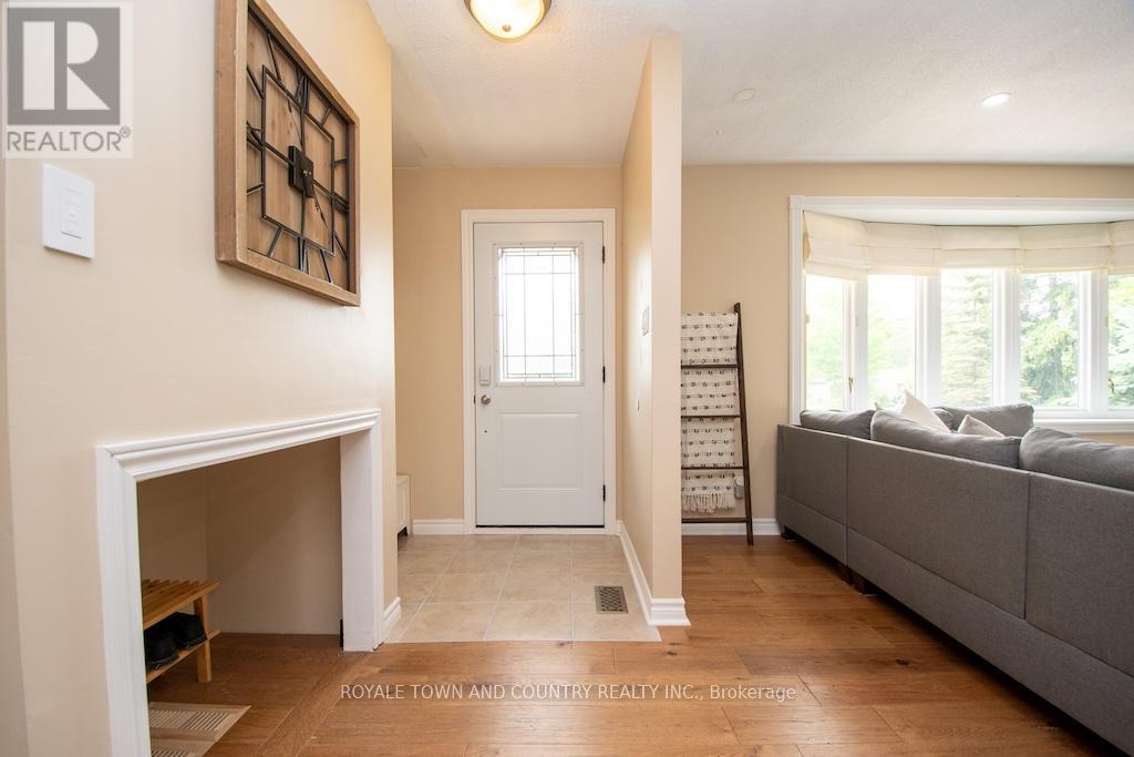 15 Janet Drive, Kawartha Lakes, Ontario  L0B 1K0 - Photo 4 - X12206320