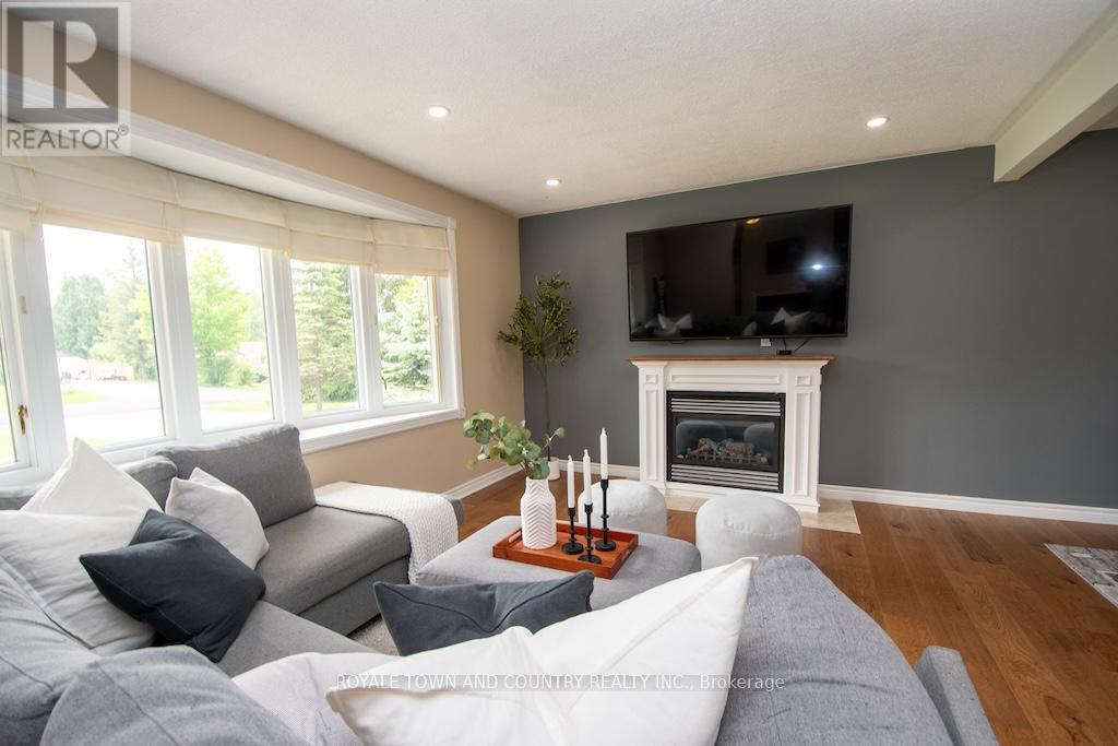 15 Janet Drive, Kawartha Lakes, Ontario  L0B 1K0 - Photo 5 - X12206320