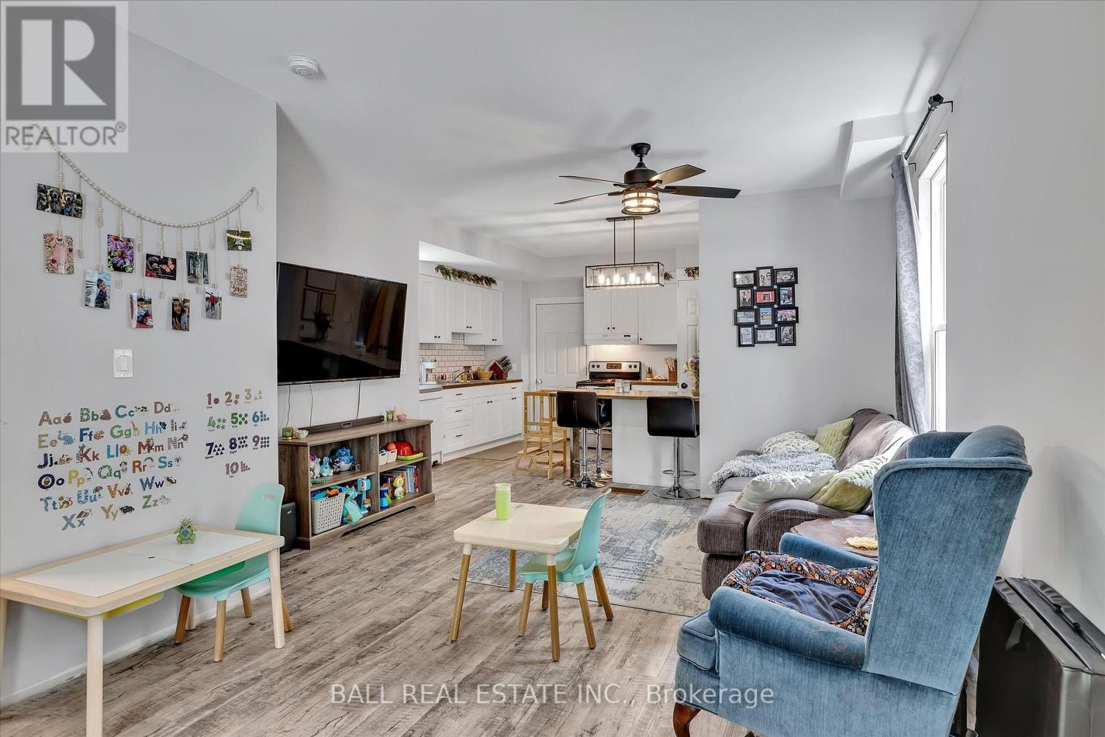 576 Bethune Street, Peterborough Central, Ontario K9H 3Z8 - Photo 8 - X12206343