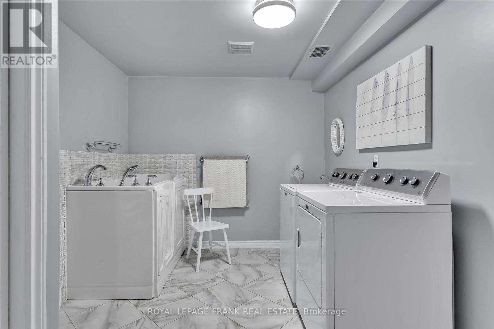 1083 Danita Boulevard, Peterborough West, Ontario  K9J 7K7 - Photo 34 - X12206355