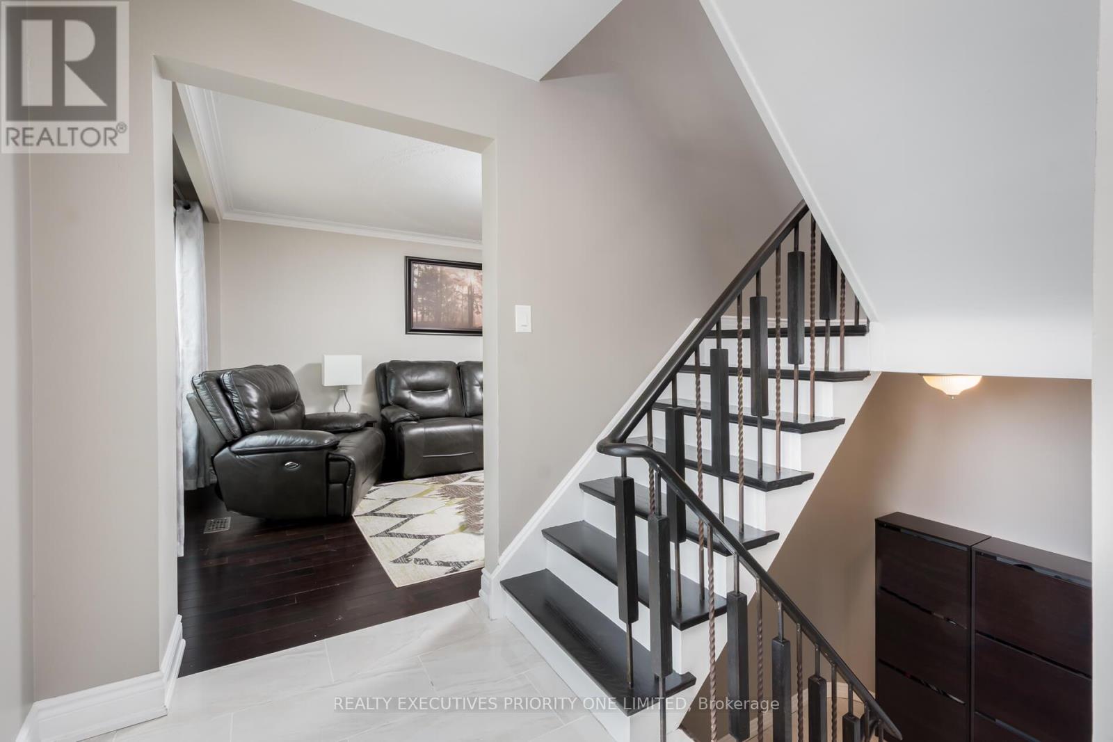 206 Andrew Park, Vaughan (West Woodbridge), Ontario  L4L 1G2 - Photo 4 - N12206163