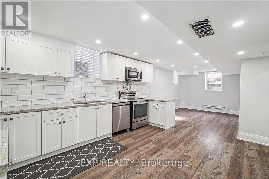 21 Coldwell Bay Circle, Vaughan, Ontario  L4R 5E9 - Photo 2 - N12206166