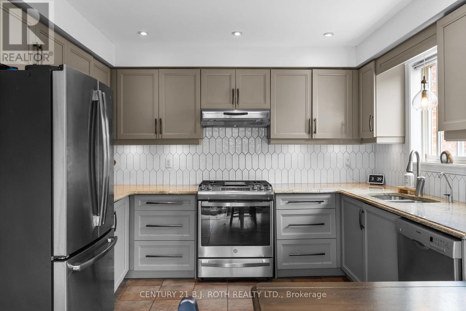2223 Jack Crescent, Innisfil, Ontario  L9S 2C7 - Photo 10 - N12206200