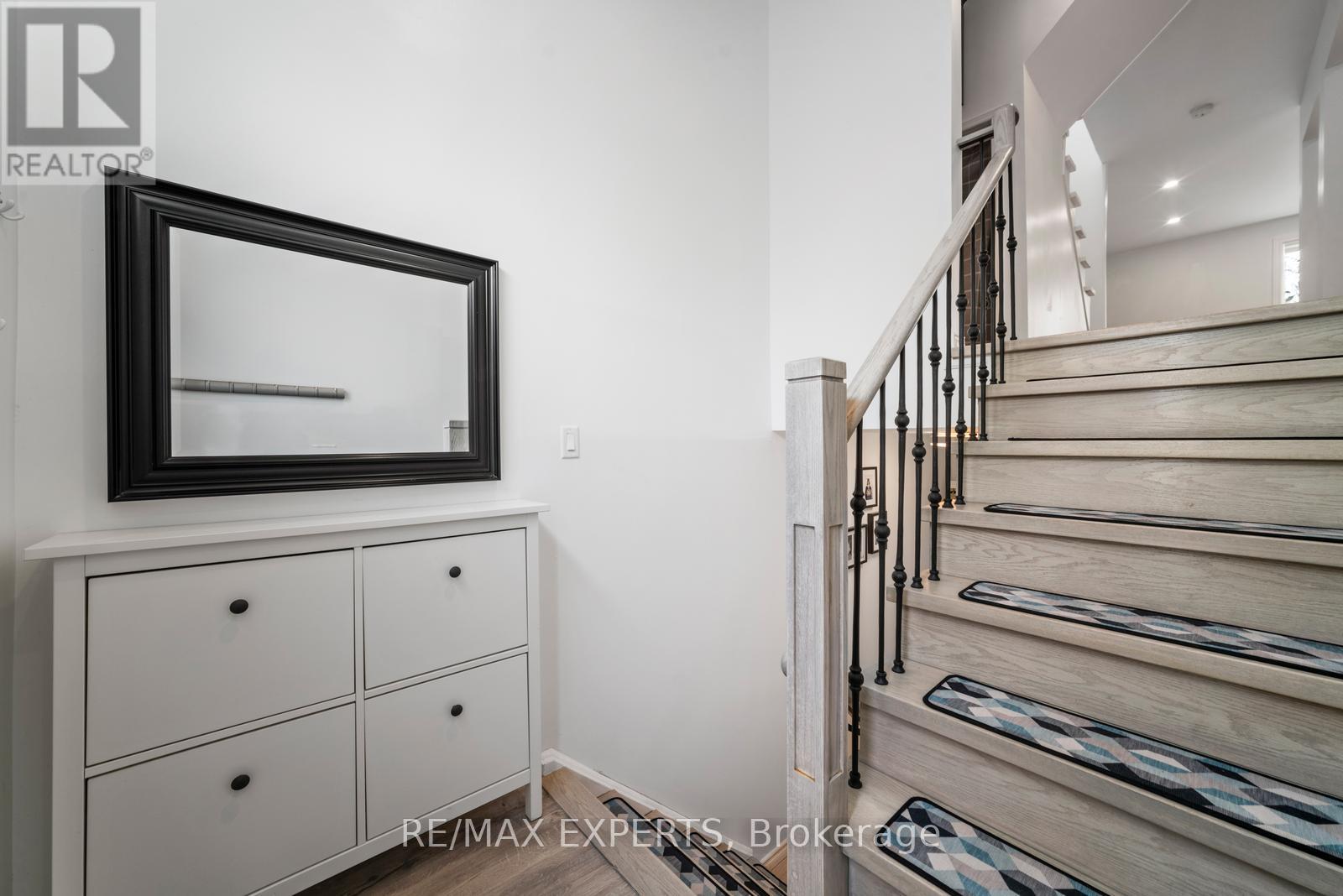 43 Harmony Circle, Bradford West Gwillimbury, Ontario  L3Z 2T9 - Photo 4 - N12206223