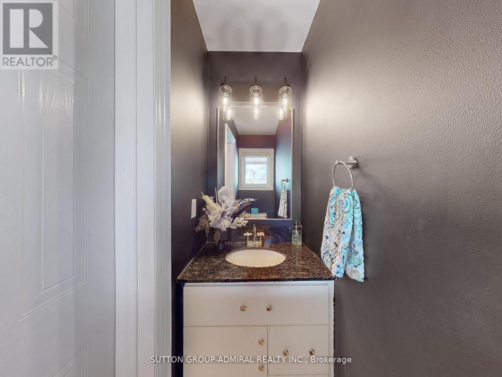 101 Glen Crescent, Vaughan (Uplands), Ontario  L4J 4W3 - Photo 14 - N12206233