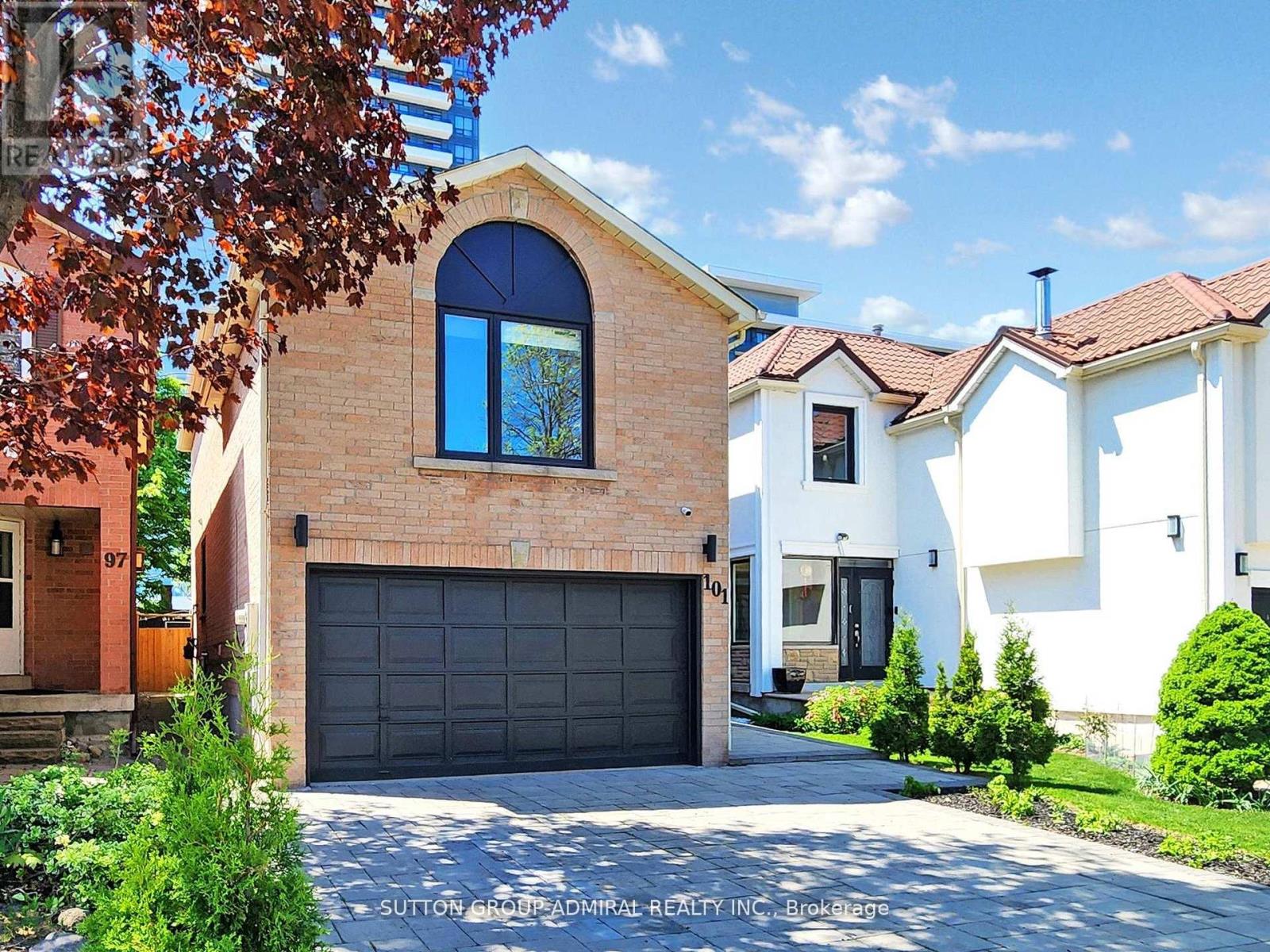 101 Glen Crescent, Vaughan (Uplands), Ontario  L4J 4W3 - Photo 3 - N12206233
