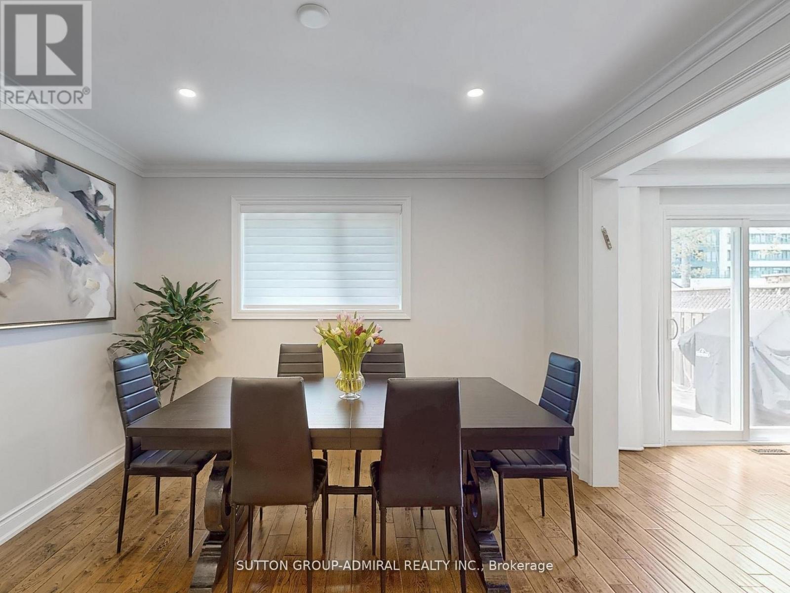 101 Glen Crescent, Vaughan (Uplands), Ontario  L4J 4W3 - Photo 7 - N12206233