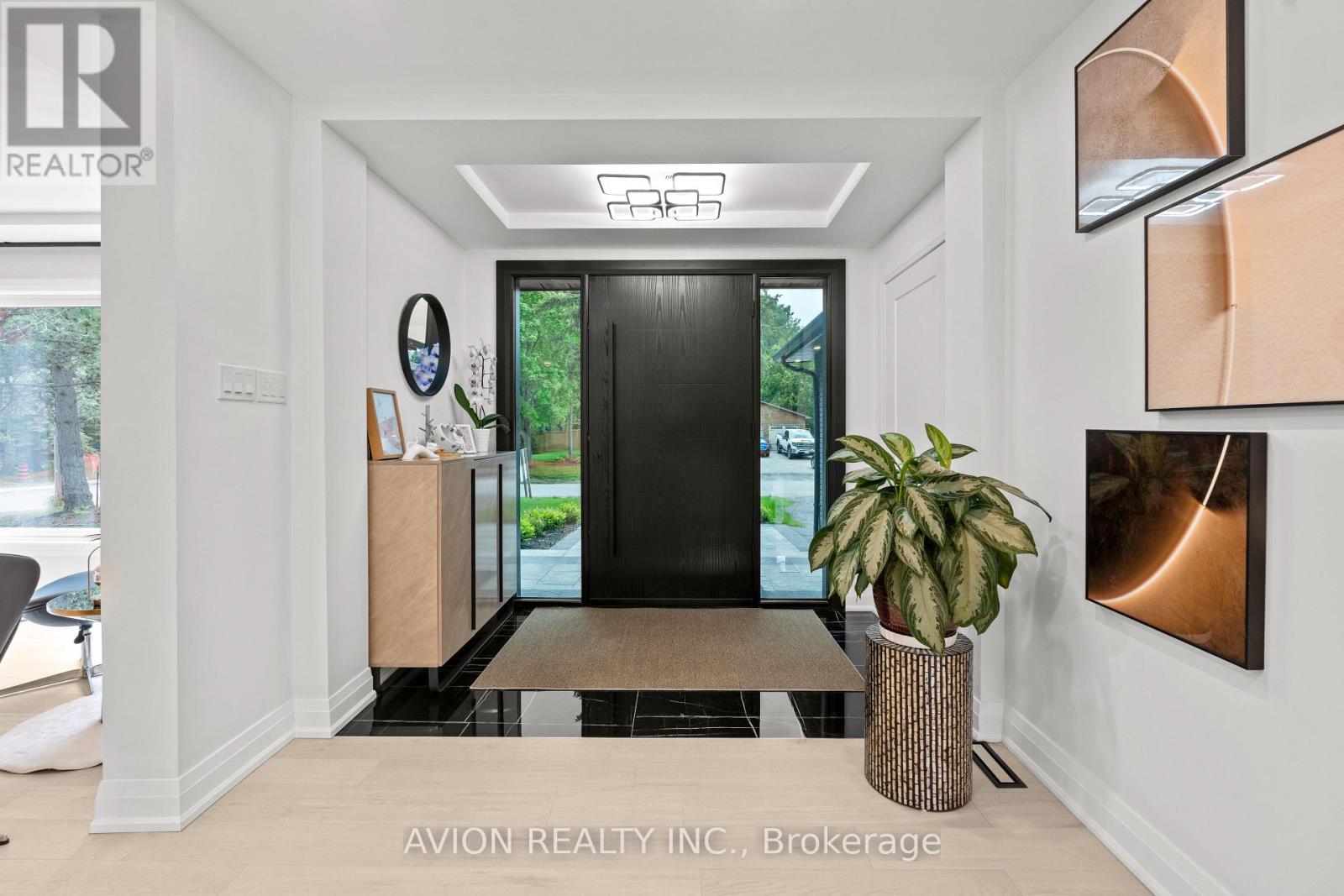 1 Rosegarden Crescent, Richmond Hill, Ontario  L4E 2P1 - Photo 4 - N12206237