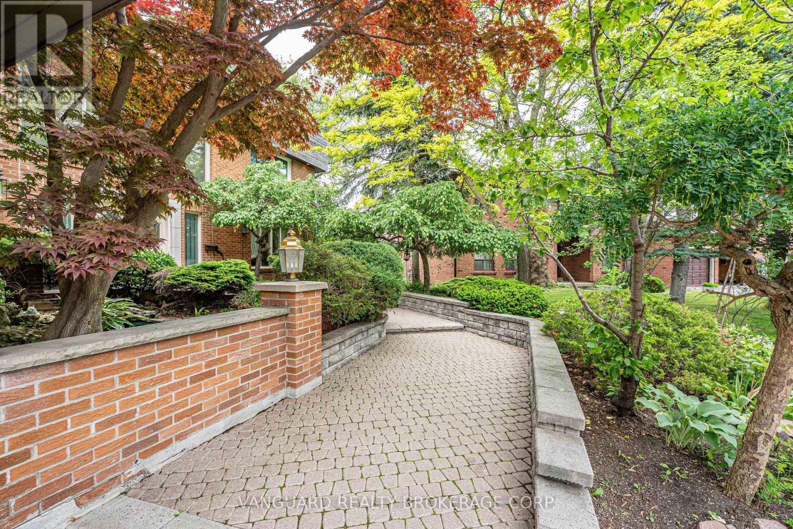 40 Colton Crescent N, Vaughan (Islington Woods), Ontario  L4L 3L6 - Photo 10 - N12206274